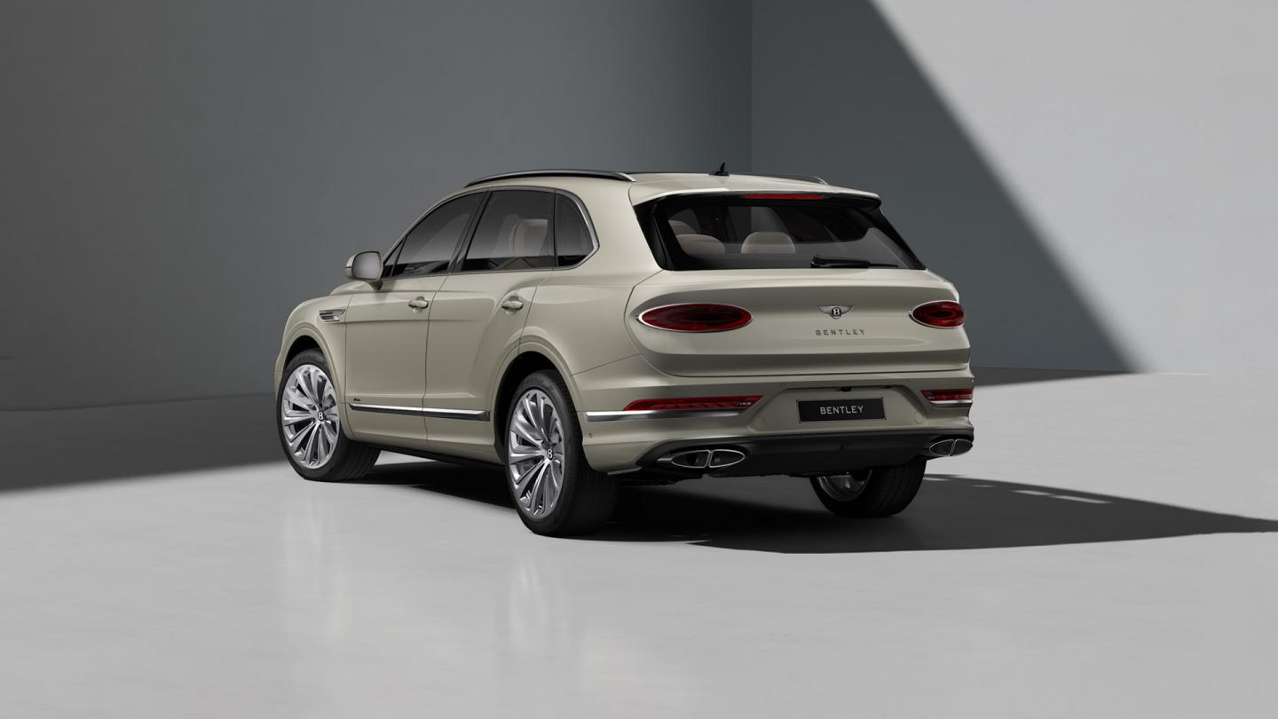 SUV Bentley Bentley Bentayga 2026, couleur blanc crème, vue côté droit