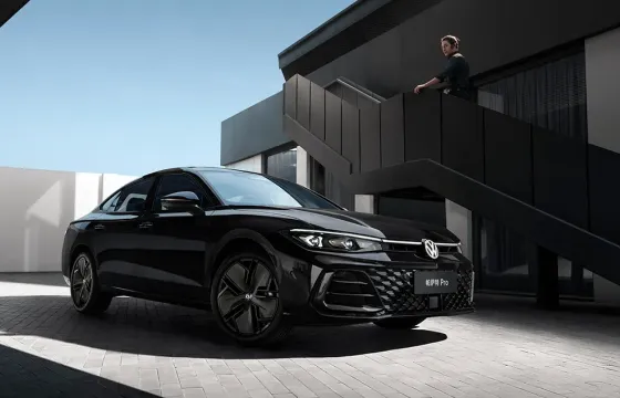كشف عن طراز Volkswagen ID. Aura T6 في الصين: سيارة دفع خلفي كهربائية متوسطة الحجم بطول ٤٫٨ متر، مزودة بتقنيات Xpeng