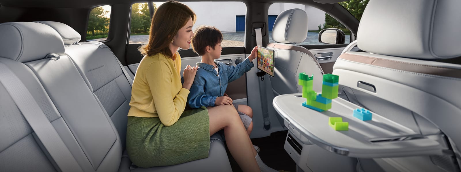 صورة داخلية لسيارة TOYOTA bZ3X لعام 2026