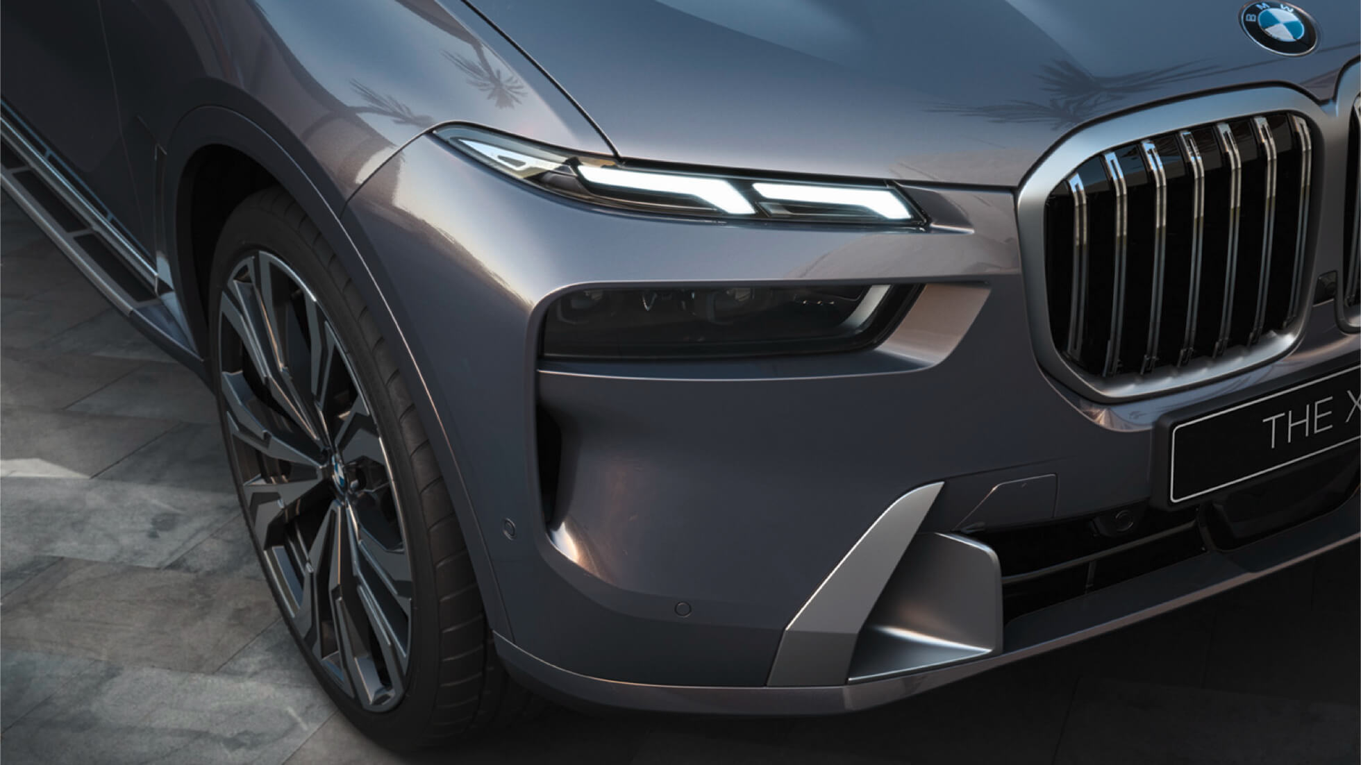 Premier plan frontal de la BMW BMW X7 2022, marque Huachen