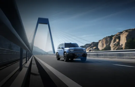 الإطلاق الأولي لسيارة iCAR V25 الحقيقية: سيارة دفعٍ خلفي هجينة كهربائية بتصميم مكعّب كلاسيكي تستهدف السوق العائلية الشابة