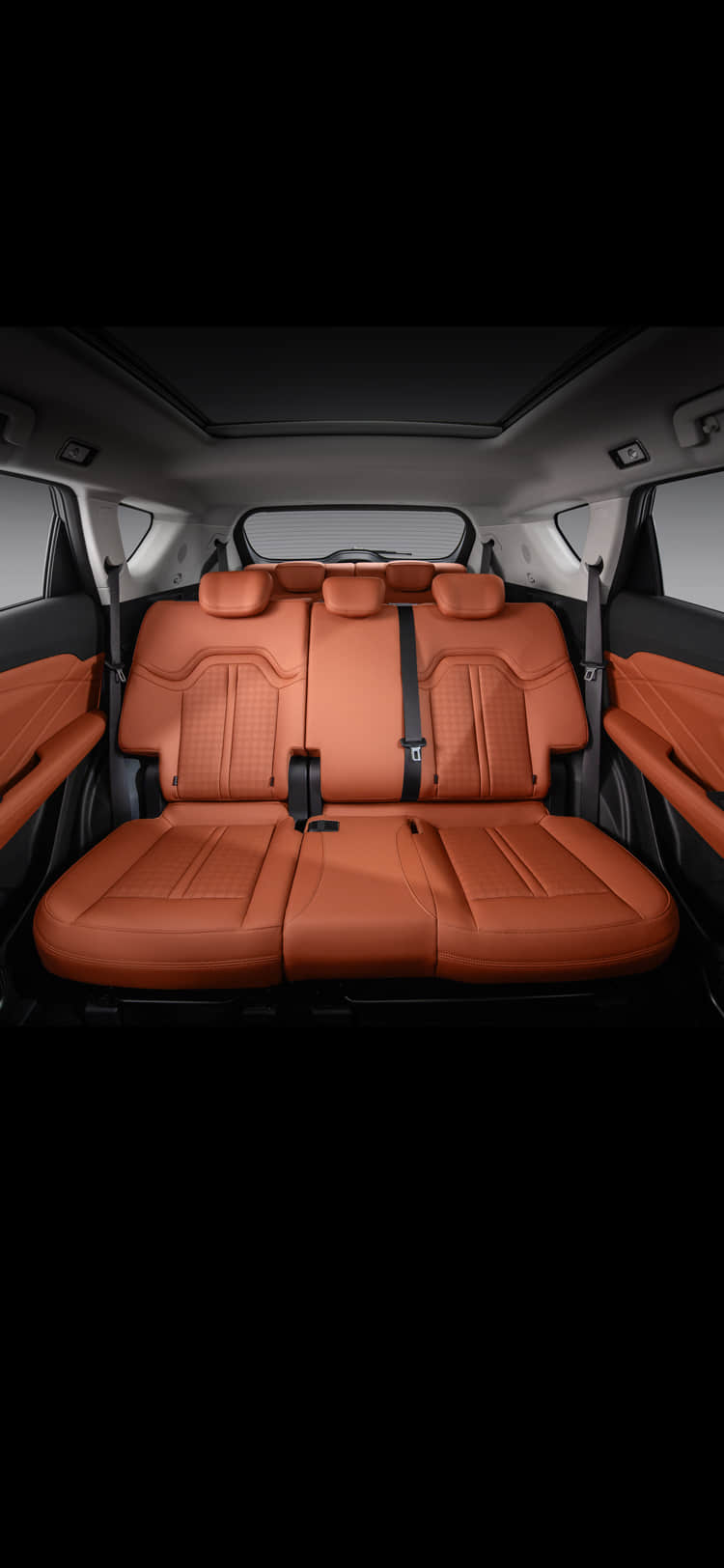 Interior photo of the 2026 Jetour Shanhai L7, showcasing brown seats and cabin details.