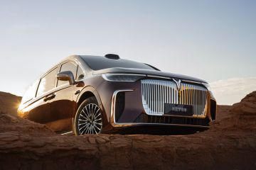Voyah Dream 9 revelado en imágenes reales: la primera MPV con emblema vertical retráctil