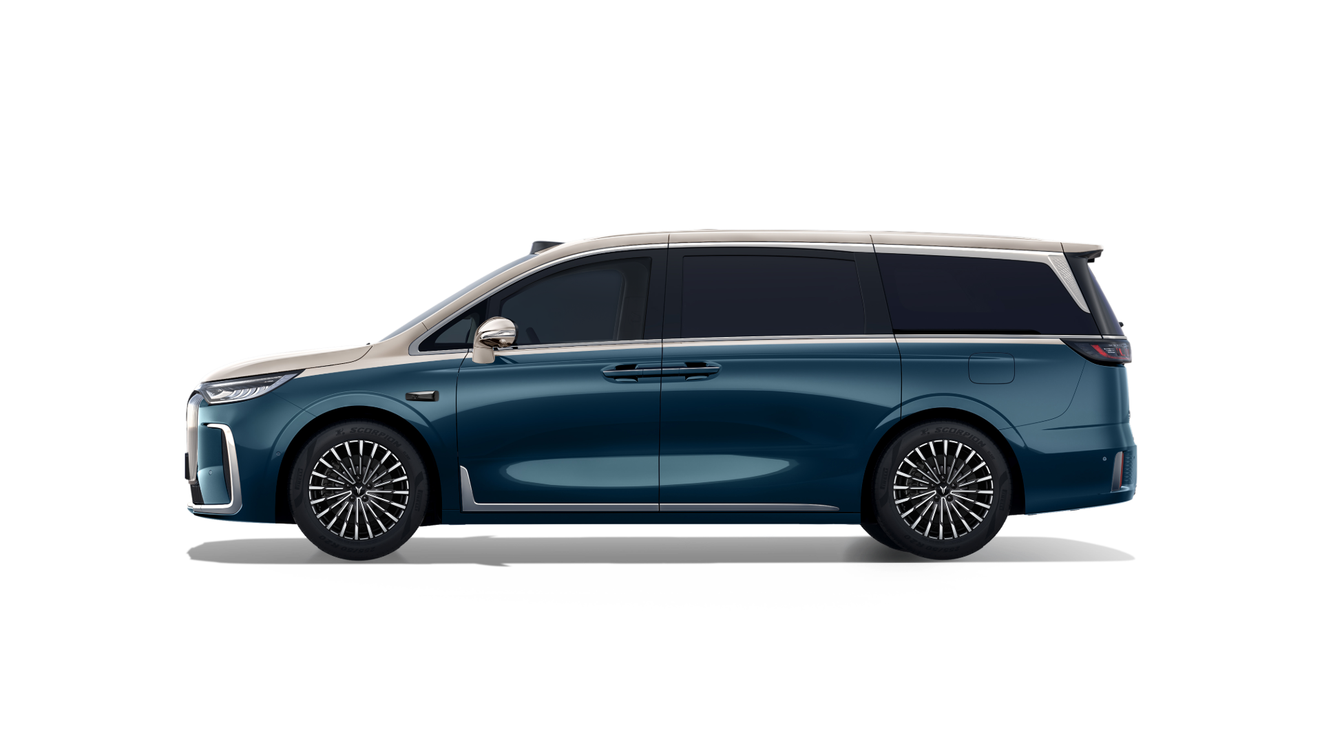Side view of the 2026 Lanfeng Dreamer 9 in Blue