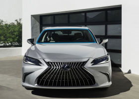TOYOTA North America Q2 Sales Rise 1.1%: RAV4 Shortages Bite, Lexus ES Redesign Slashes Sales by 92%