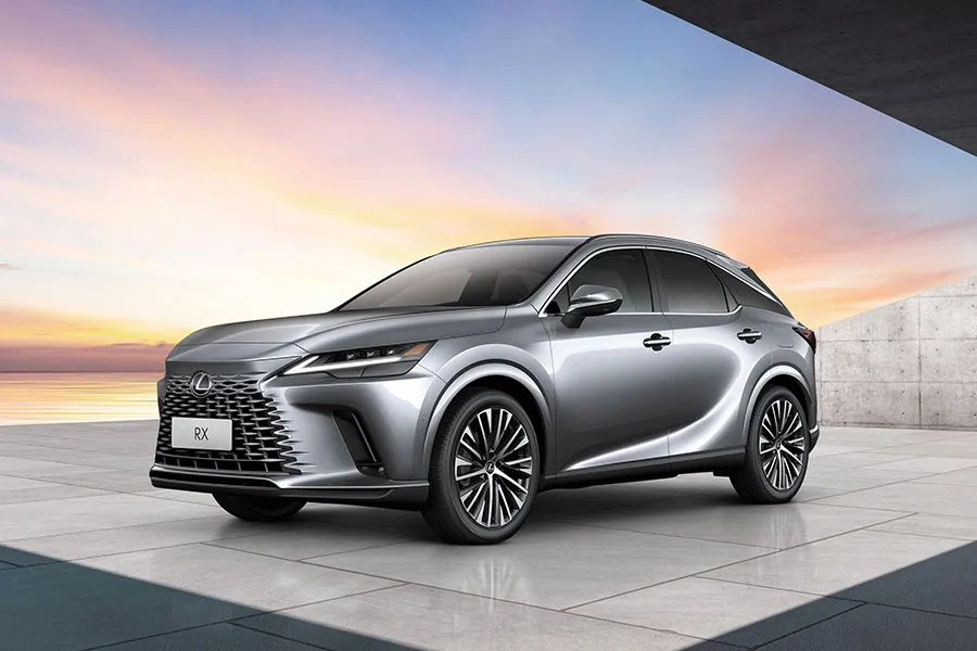 Lexus RX 2026, vue frontale en argent