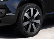 路虎卫士110同源平台？奇瑞捷豹路虎Freelander 8座舱曝光