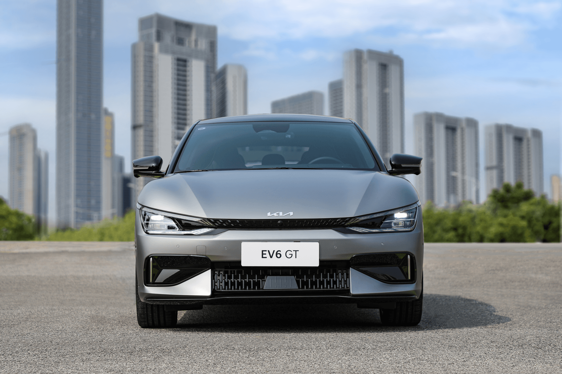 Vue frontale du KIA EV6 GT 2026 en argent
