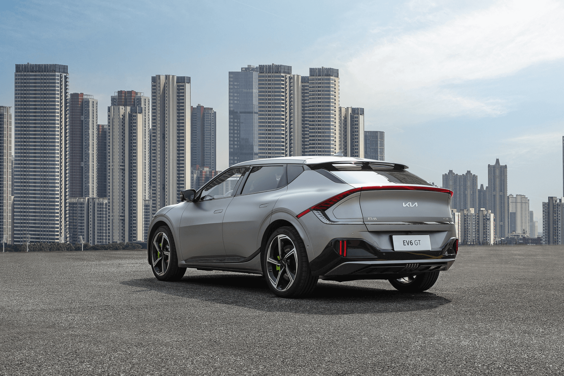 2026 KIA EV6 right-side view, silver body, TownCar high-rise background
