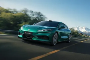 تم الكشف عن هيكل التوجيه بالتحكم الإلكتروني المطور ذاتيًا لطراز DENZA Z9GT، مع ترتيب ثلاثي المحركات يدعم توجيه العجلات الخلفية بزاوية ±20°