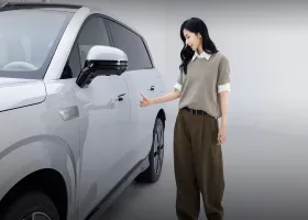 Intérieur de série du DENZA Z9S dévoilé : 1 194 ch, trois moteurs électriques et recharge rapide, avec boutons physiques conservés