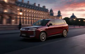 Denza N8 Pure-Electric SUV Unveiled: Tri-Motor Setup Delivers 1,193 hp, Features Second-Generation Blade Battery
