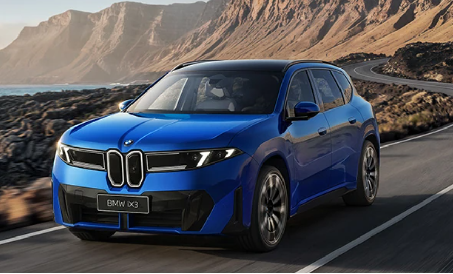 صورة أمامية لطراز BMW 3 Series ٣٢٠ لي ٢٠٢٤ الإصدار الرائد
